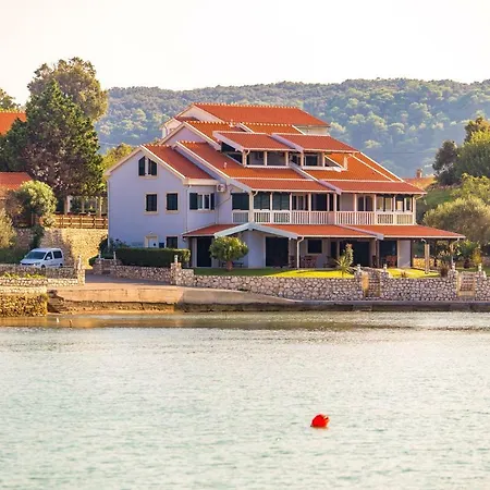 Villas Kampor * Kampor