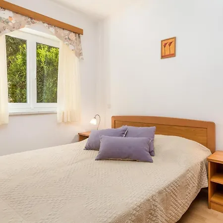 Villas Kampor アパート